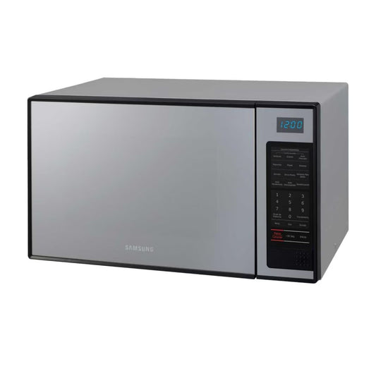 Microondas Samsung gris metálico con panel digital y botones táctiles a la derecha.