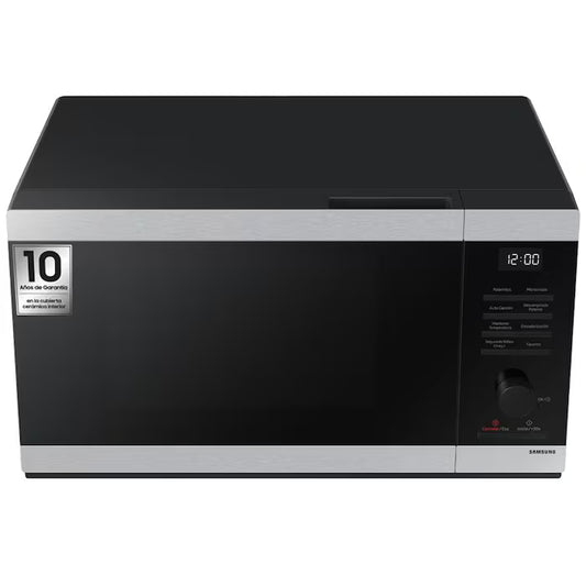 Microondas Samsung negro y plata 1.1 pies³ con pantalla digital y controles táctiles.
