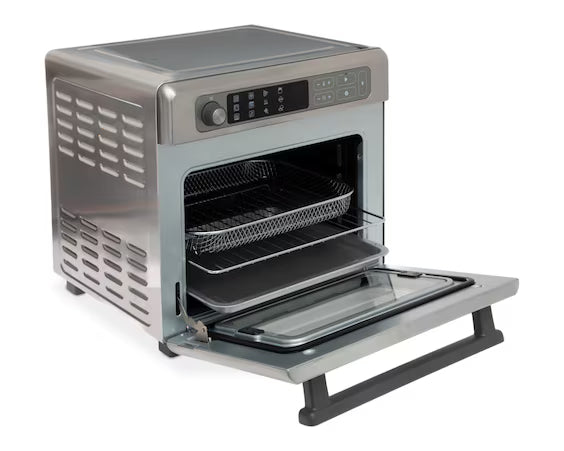 Horno eléctrico digital Oster gris con puerta de vidrio y rejilla para freír aire, capacidad 22 litros.