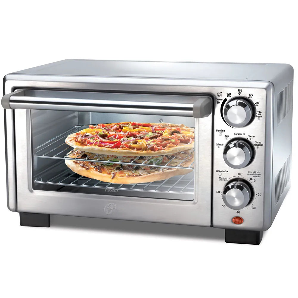 Horno eléctrico Oster plateado 18 litros con pizzas dentro y tres controles giratorios a la derecha.