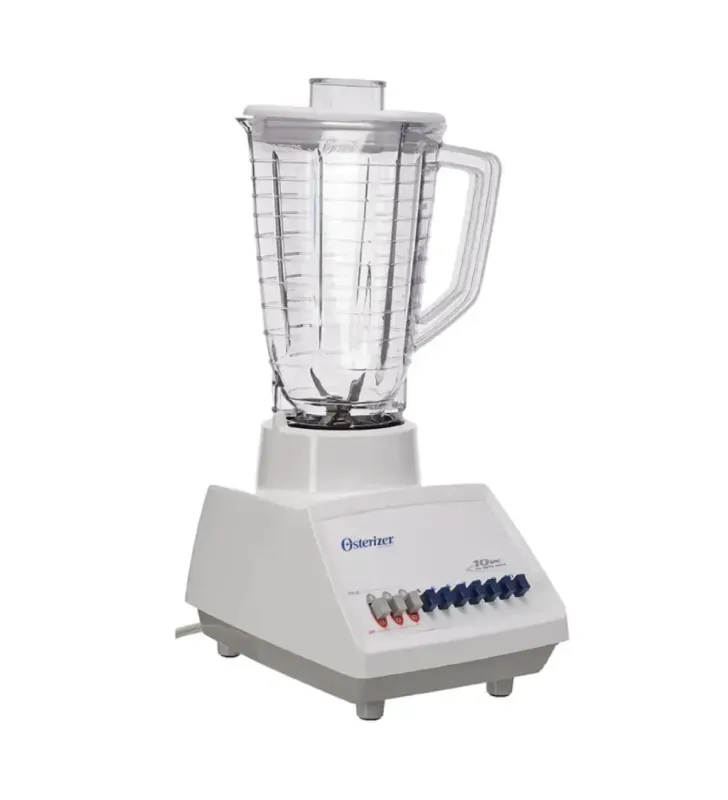 Licuadora Oster Slant blanca con jarra plástica transparente y botones azules y rojos en base cuadrada.