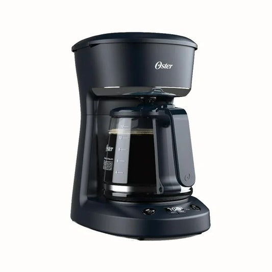 Cafetera Oster negra analógica con jarra de vidrio y capacidad para 12 tazas.