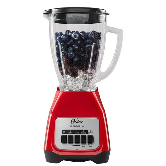 Licuadora Oster roja con vaso de vidrio, dos velocidades y cuatro botones frontales.
