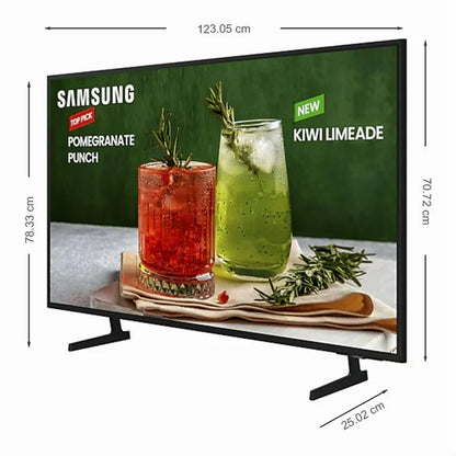 Pantalla Samsung 55" Smart LED Full HD con soporte negro y imagen de cócteles frescos en pantalla.
