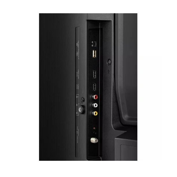 Detalle lateral de pantalla Hisense 32" con puertos HDMI, USB y conexiones RCA.