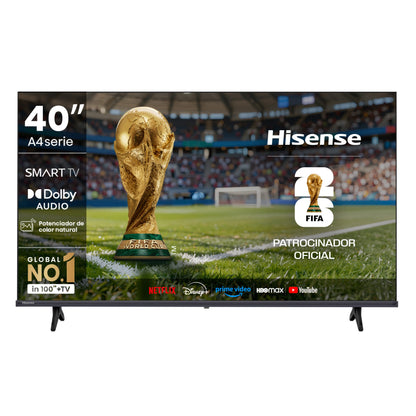 Televisor Hisense 40" Full HD 4K con soporte, exhibe trofeo Copa Mundial FIFA en pantalla deportiva.