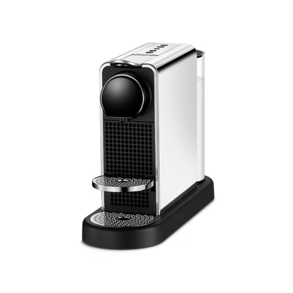 Cafetera Nespresso Citiz plata con botón negro y bandeja gotero extraíble.