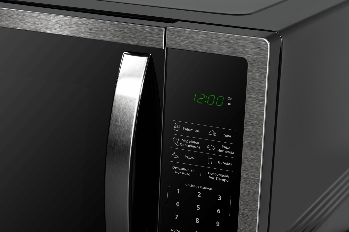 Horno microondas Midea 1.6 pies acero inoxidable con puerta espejo y pantalla digital verde.