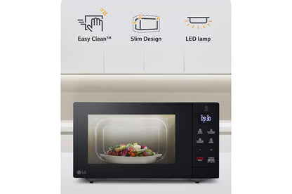 Horno microondas LG negro 1.1 pies con diseño compacto, panel digital y luz LED interior.