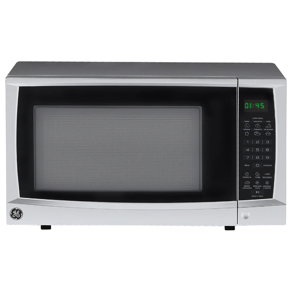 Horno microondas compacto GE blanco con panel digital y puerta vidrio negro.